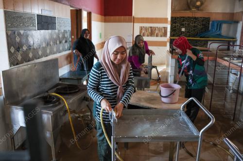 BERSIH SEKOLAH BANJIR