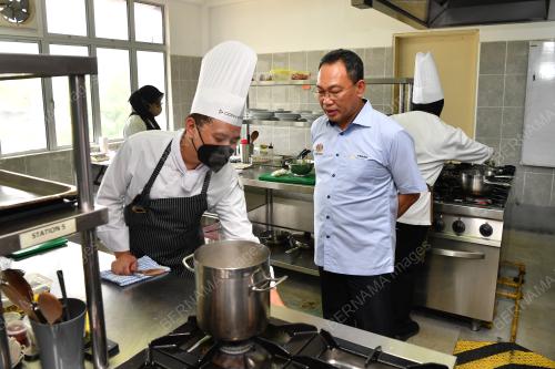 DATUK AWANG HASHIM