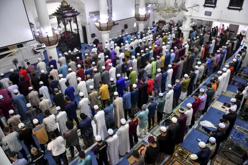 SOLAT JUMAAT TANPA JARAK FIZIKAL