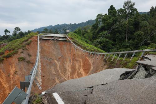 TANAH RUNTUH