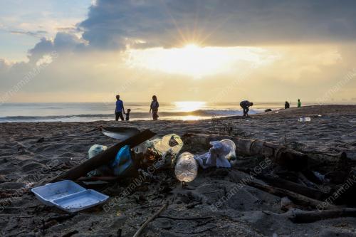 BERSIH PANTAI MONSUN TERENGGANU