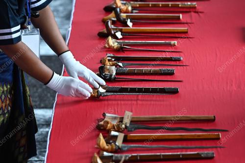 PERTANDINGAN KERIS ANTIK