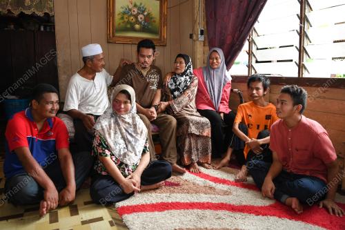 IBU BESARKAN ENAM ANAK OKU