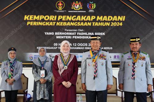 FADHLINA SIDEK