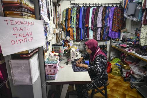 TUKANG JAHIT MULA SIBUK SIAPKAN TEMPAHAN