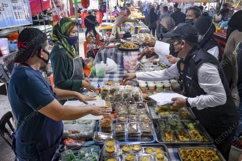 PEMANTAUAN KESELAMATAN MAKANAN DI BAZAR