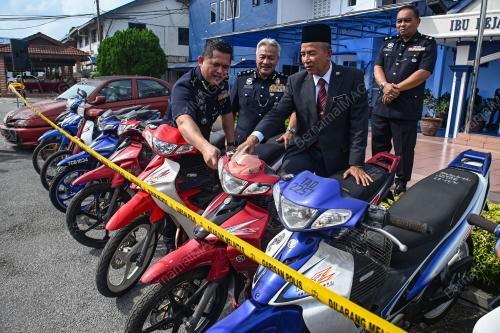 DATUK MAZLI MAZLAN