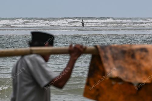 LAUT BERGELORA