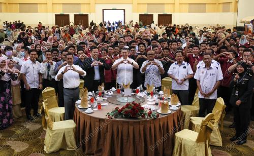 DATUK SERI SALAHUDDIN AYUB