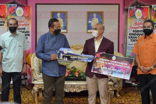 DATUK SERI DR AHMAD SAMSURI MOKHTAR