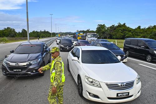 KESESAKAN PLAZA TOL KUALA TERENGGANU
