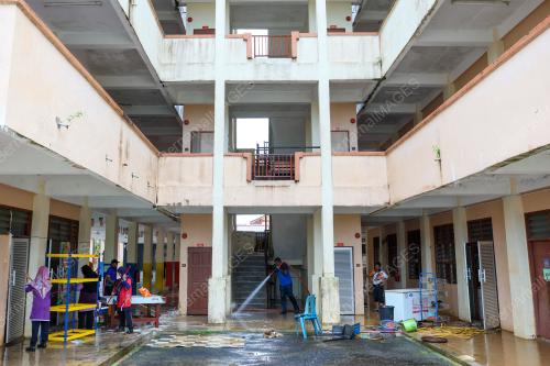 BERSIH SEKOLAH BANJIR