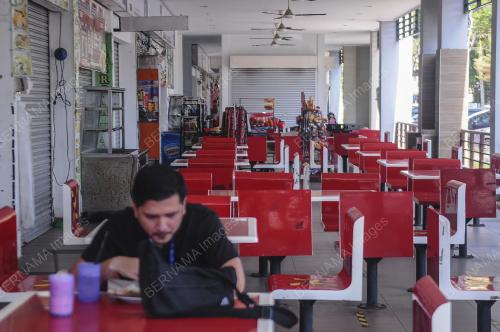 SUASANA LENGANG MEDAN SELERA BATU BURUK 3
