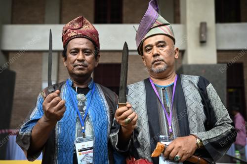 PERTANDINGAN KERIS ANTIK