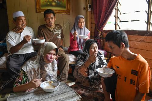 IBU BESARKAN ENAM ANAK OKU
