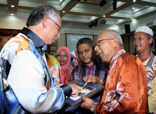 MOHD NAJIB TUN ABDUL RAZAK