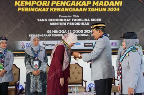 FADHLINA SIDEK