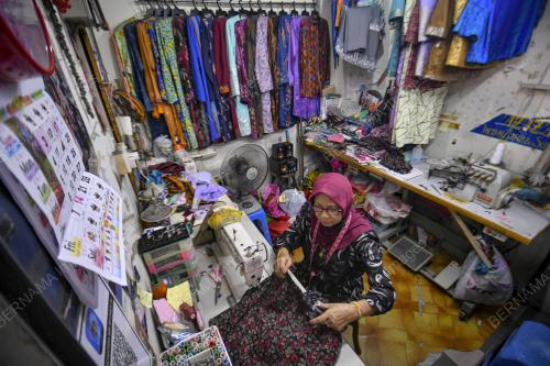 TUKANG JAHIT MULA SIBUK SIAPKAN TEMPAHAN
