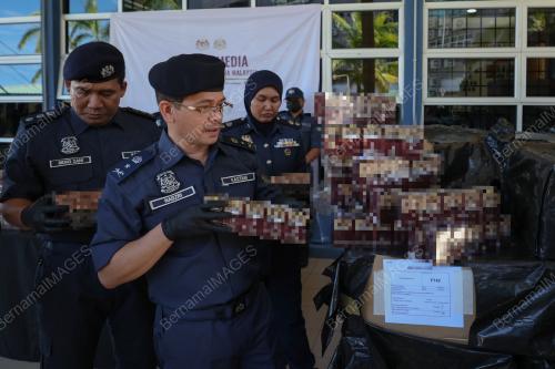 MOHD NADZRI ARIFFIN