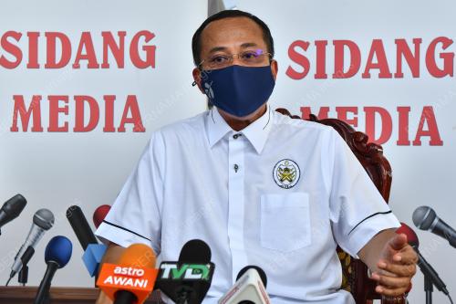 DATUK DR AHMAD SAMSURI MOKHTAR