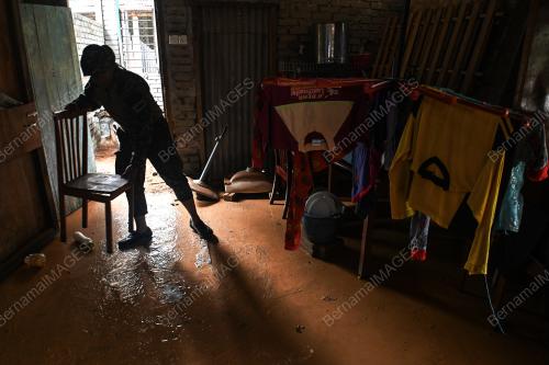 PEMBERSIHAN RUMAH MANGSA BANJIR