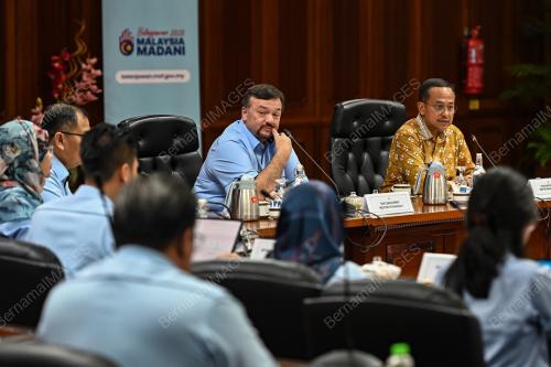 DATUK SERI AMIR HAMZAH AZIZAN