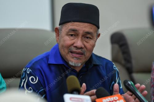 DATUK SERI TUAN IBRAHIM TUAN MAN