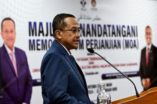 DATUK SERI DR AHMAD SAMSURI MOKHTAR