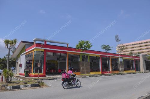 SUASANA LENGANG MEDAN SELERA BATU BURUK 3