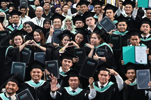 MAJLIS GRADUASI INSTEP