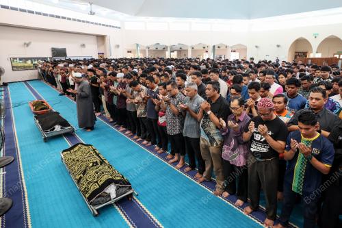 TIGA PENUNTUT UiTM MAUT