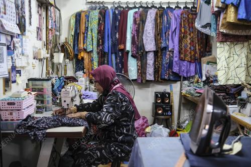 TUKANG JAHIT MULA SIBUK SIAPKAN TEMPAHAN