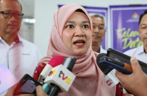FADHLINA SIDEK