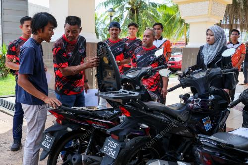 KELUARGA TUNTUT BARANGAN