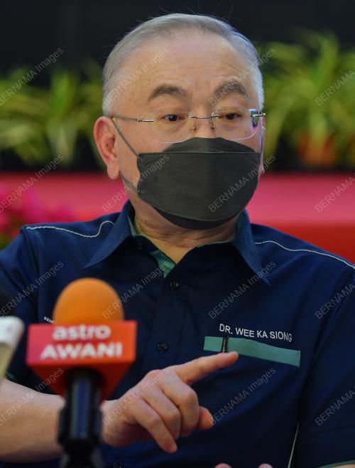 DATUK SERI DR WEE KA SIONG
