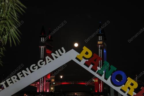 BULAN PURNAMA