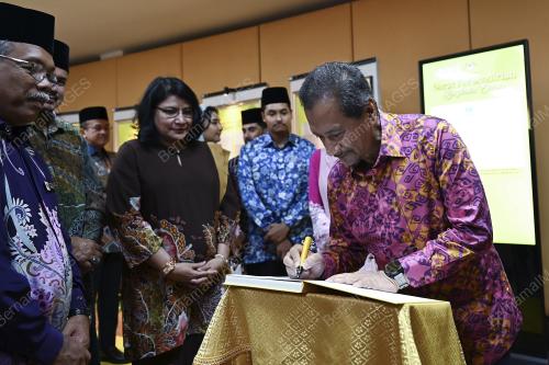 SULTAN MIZAN ZAINAL ABIDIN