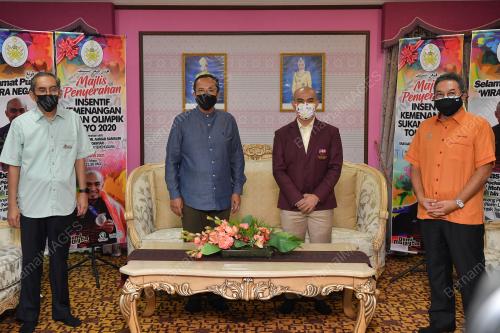 DATUK SERI DR AHMAD SAMSURI MOKHTAR