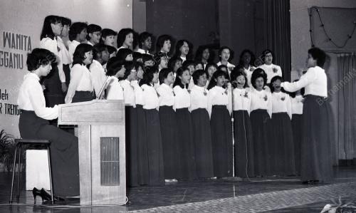 HARI WANITA