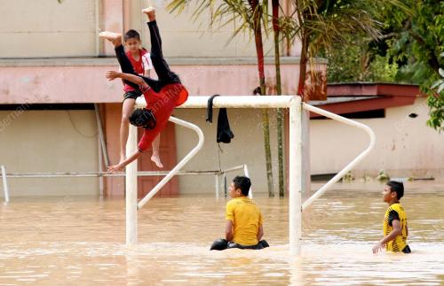 TR15_27022013_BESUT_BANJIR
