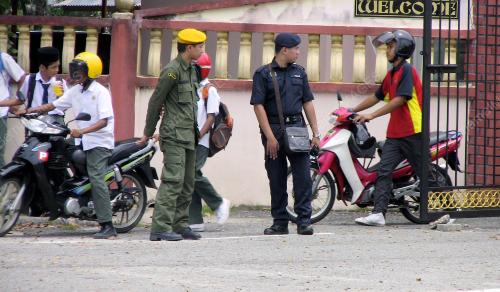 TR15_28082012_MENGAWASI
