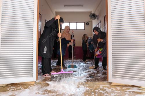 BERSIH SEKOLAH BANJIR