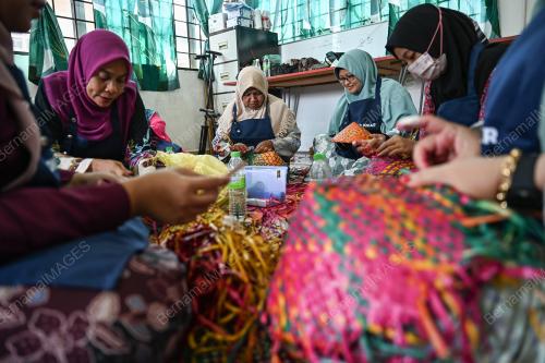 KOMUNITI KRAF ANYAMAN DAUN SAL