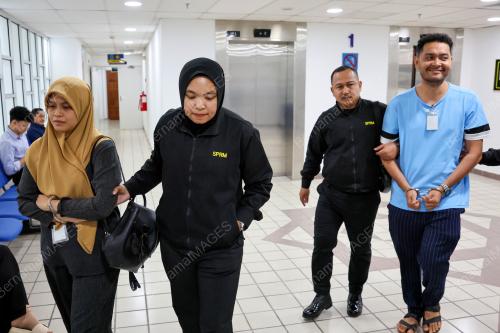 SALAH GUNA WANG SYARIKAT