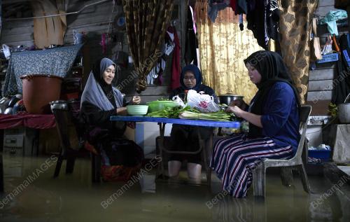 TR16_01122019_BANJIR_MEMASAK