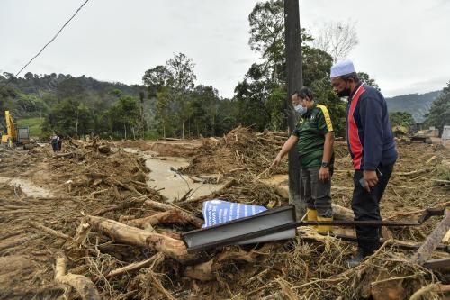 MENTERI BESAR TERENGGANU MELAWAT MANGSA BANJIR