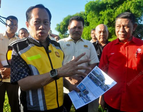 AHMAD MASLAN