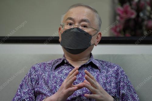 DATUK SERI DR WEE KA SIONG