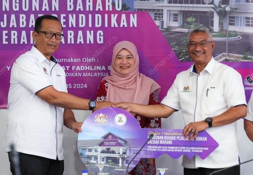 FADHLINA SIDEK