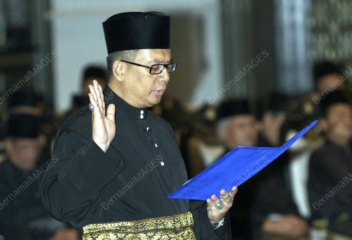 TR16_12052014_ANGKAT_SUMPAH